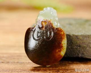 最炫中国红!和田玉老玩家偏爱的籽料枣红皮!