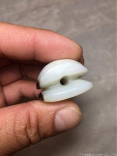 和田白玉籽料黑皮龟背