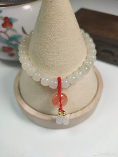 上新和田玉手串,藕粉淡粉,搭配南红玛瑙平安扣,天然翡翠葫芦,有纹不全