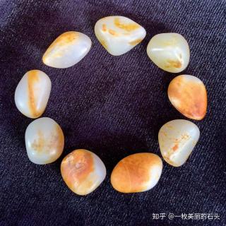 和田玉籽料原石手串,为什么有的几百元有的几十万?