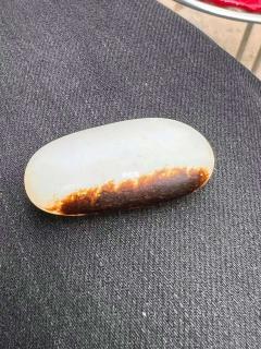 新疆和田玉籽料原石12.9克,真皮真色双面皮
