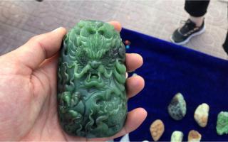 早市逛几个和田玉地摊看有什么漏