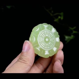 北京男子佩戴和田玉太极八卦吊坠后气质大变