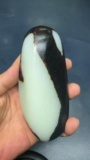 新疆和田玉 万年黑皮油库原石